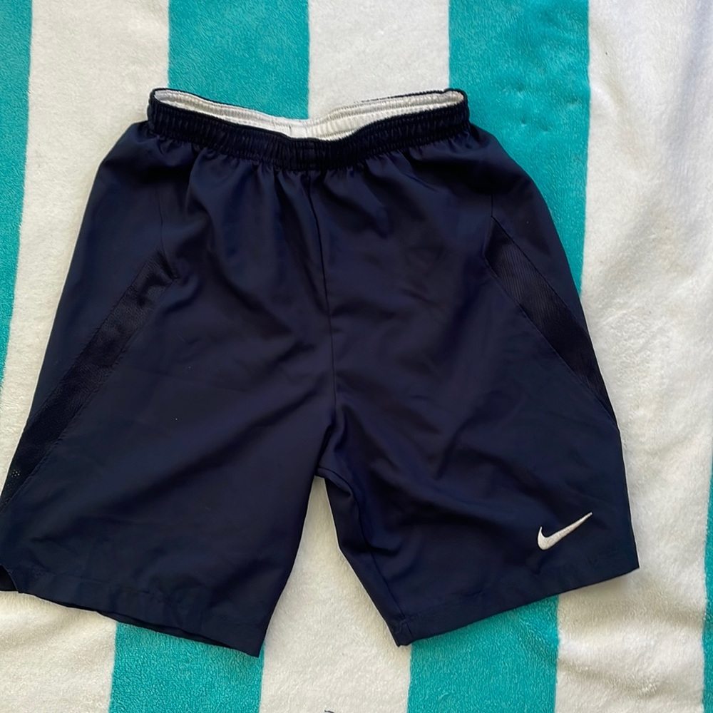 Nike Dri-Fit Navy 7in athletic drawstring shorts EUC